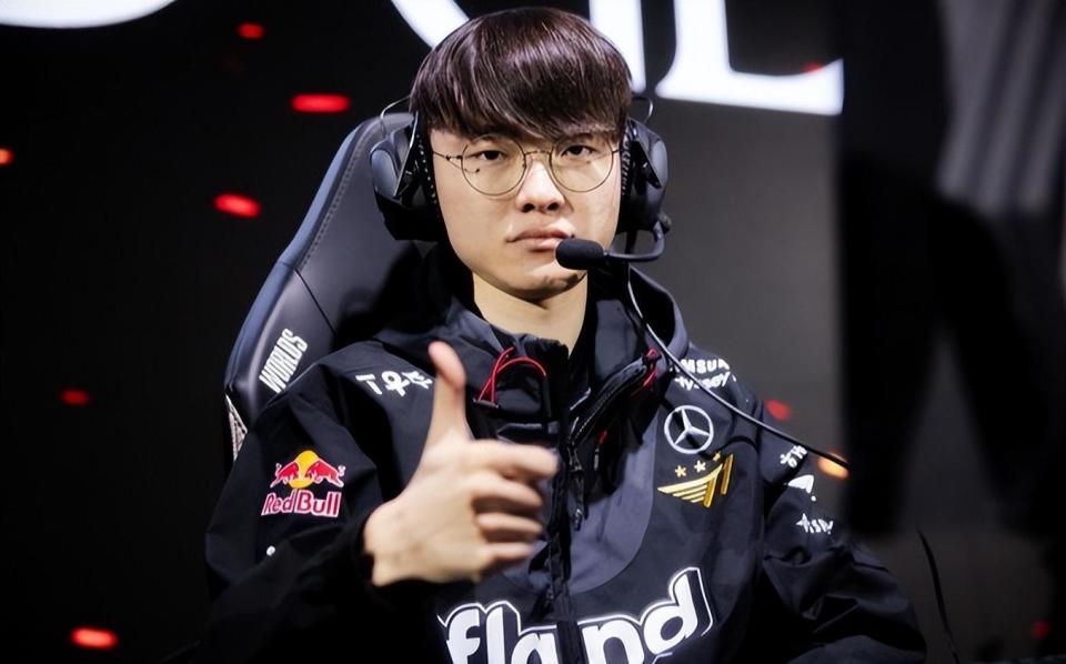 Faker迎来十赛季出色发挥，TES观众热烈欢呼！