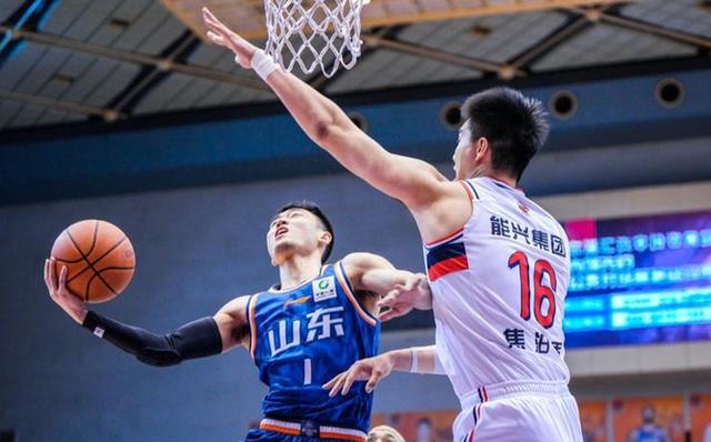 加时末段体能课后,山东男篮豪取连胜备战亚冠,悬念犹存,资深球员宣示担当的简单介绍 加时末段体能课后,山东男篮豪取连胜备战亚冠,悬念犹存,资深球员宣示担当的简单介绍