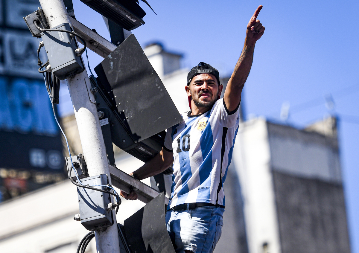 今晨亚冠传出新动向；费城76人队长鼓劲；管理层表态——质疑声仍在；球队文化再被提及的简单介绍